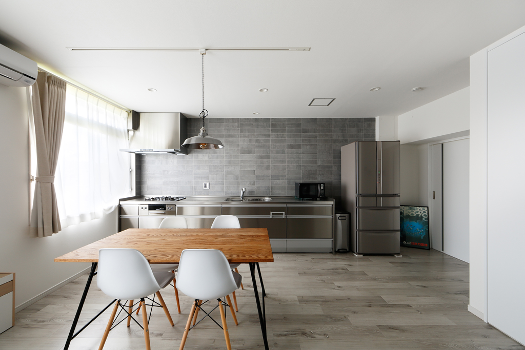 M0 上質キッチンが映えるシンプル モダンな空間 住宅 リフォームのアートリフォーム